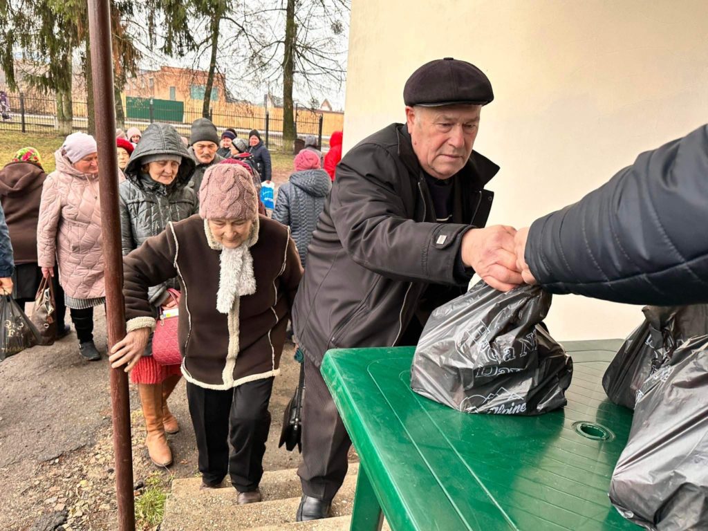 People collecting bags of aid on Christmas Day