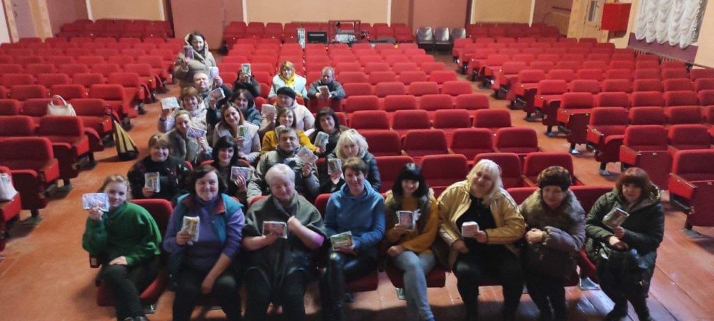 Conference delegates holding the packets of seeds they've have been given.