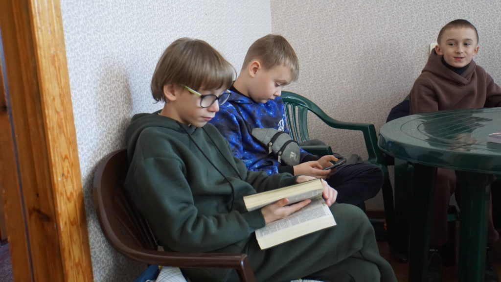Children reading a Bible