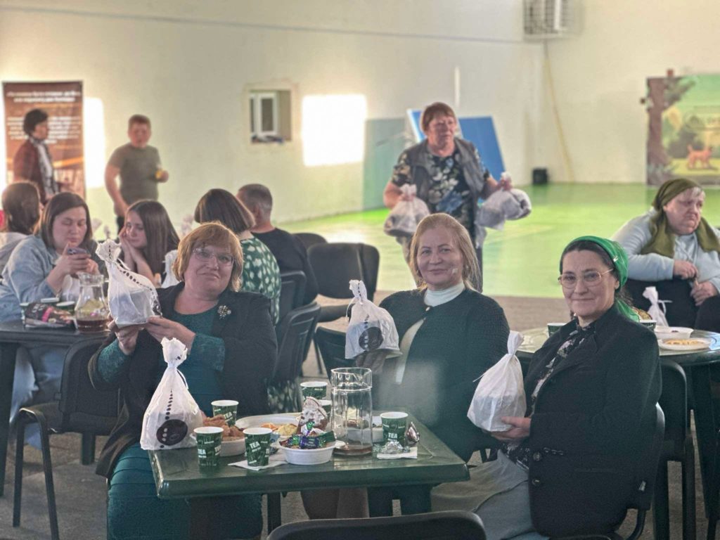 Refugees sat around tables at the Centre