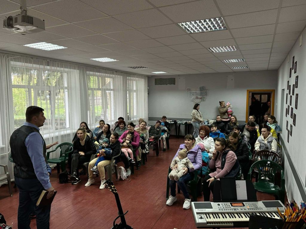 Bohdan speaking to a room of seated listeners