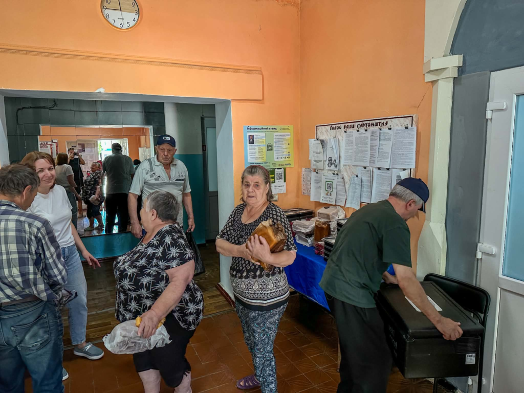 People queuing outside the Mission Centre in Lebedyn to receive freshly baked bread